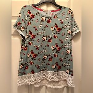 Rewind Junior’s Shirt Sleeve Top Size Large